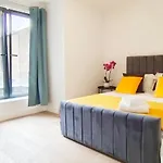 Luxurious And Modern 3B3B Apartment In Hammersmith