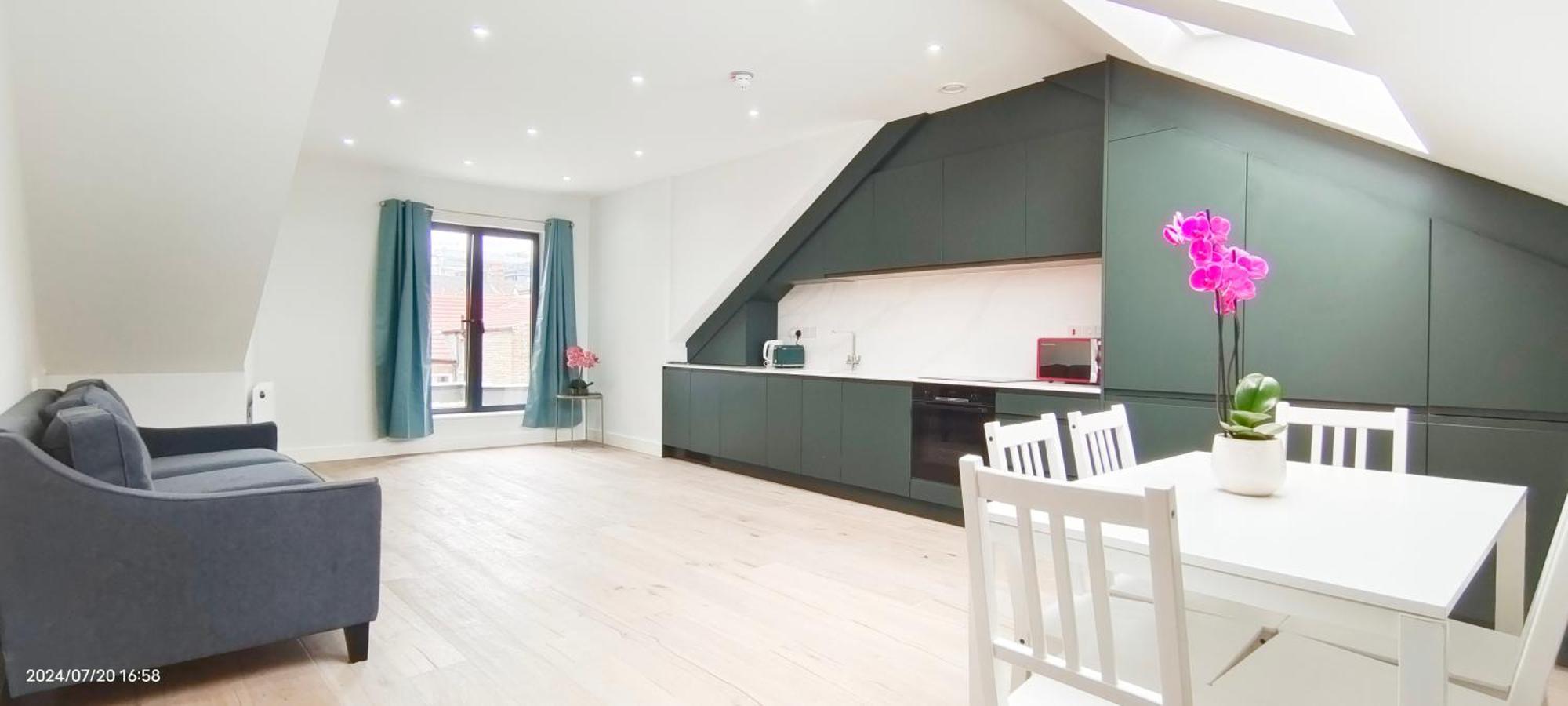 Luxurious And Modern 3b3b In Hammersmith *
