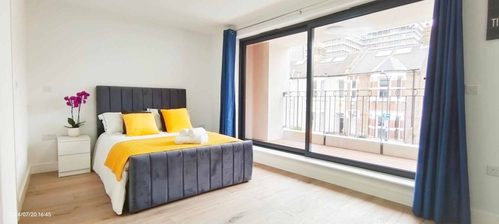 Luxurious And Modern 3b3b In Hammersmith