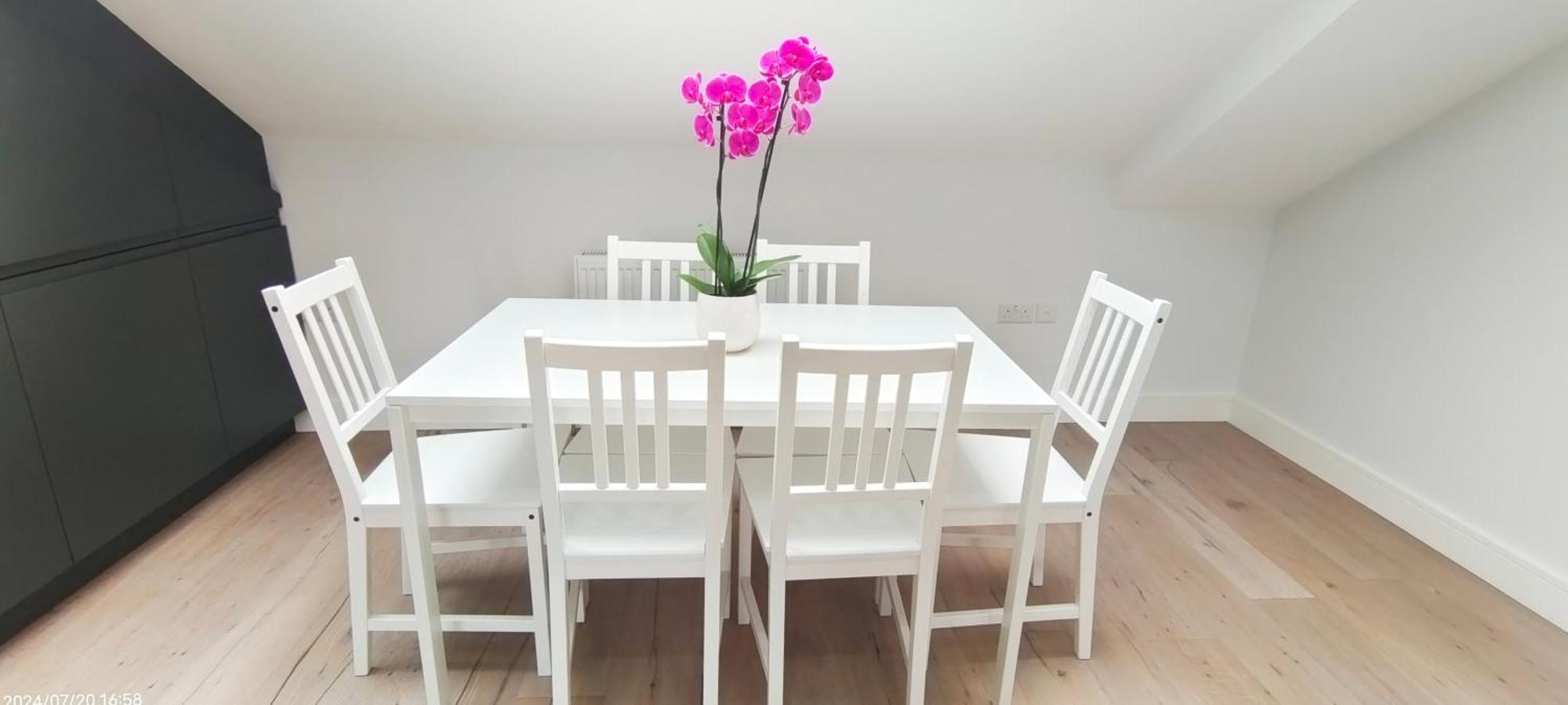Luxurious And Modern 3b3b In Hammersmith